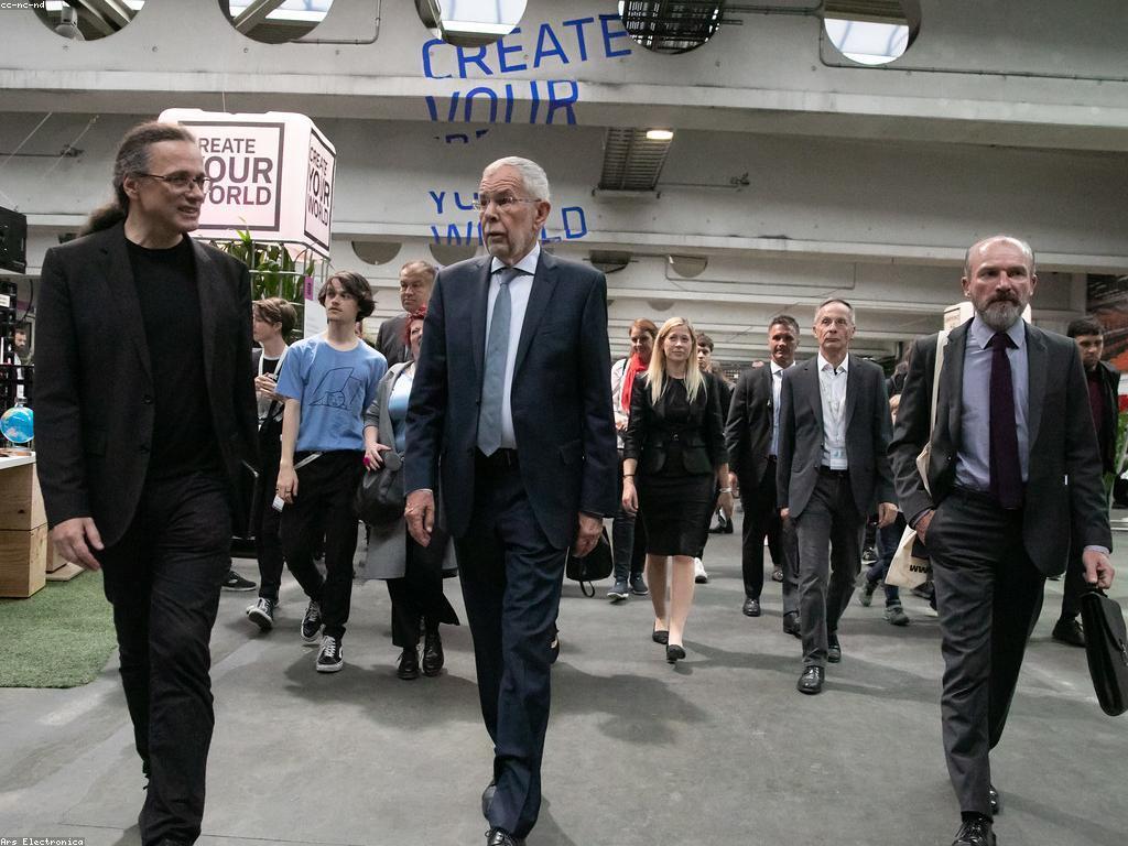 លេងស្លត និងវប្បធម៌សង្គម